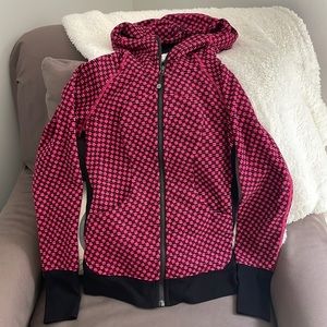 Lululemon Scuba Hoodie III- Deep Dive Berry
Rumble